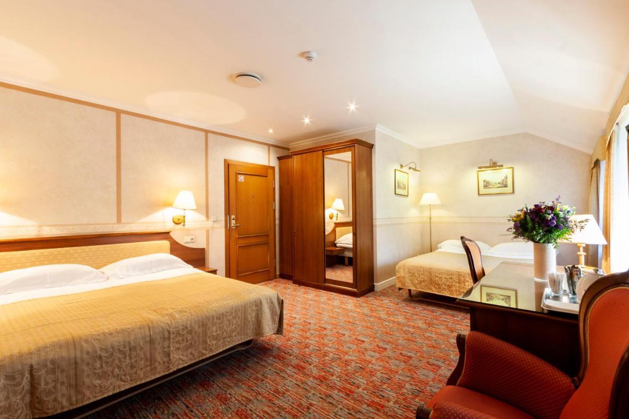 Story Inn Self Check-In Hotel Vilnius Bagian luar foto