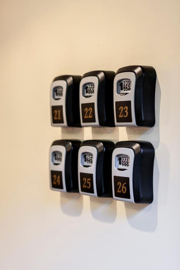 Story Inn Self Check-In Hotel Vilnius Bagian luar foto