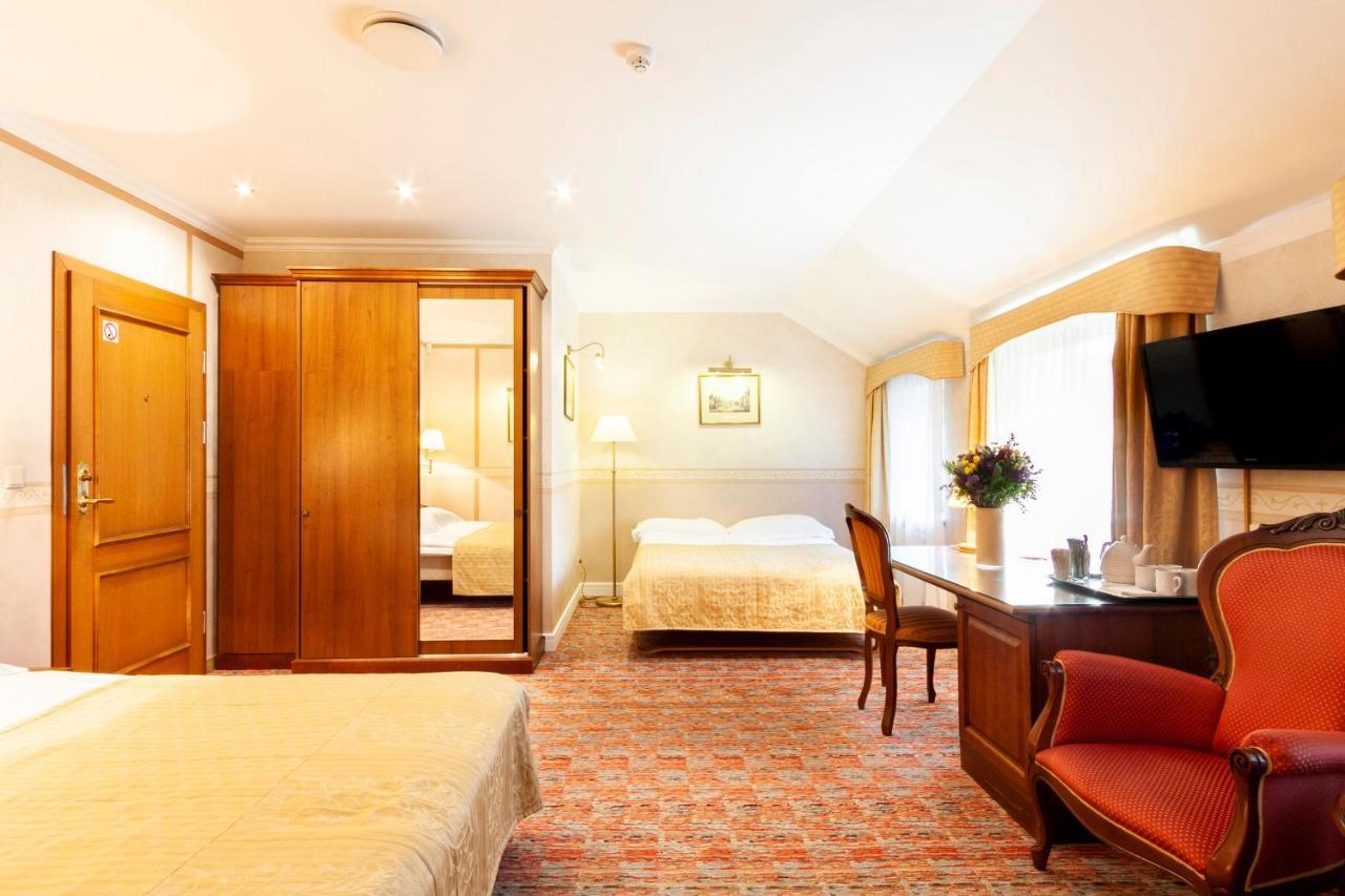 Story Inn Self Check-In Hotel Vilnius Bagian luar foto