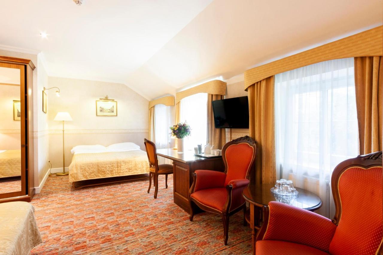 Story Inn Self Check-In Hotel Vilnius Bagian luar foto