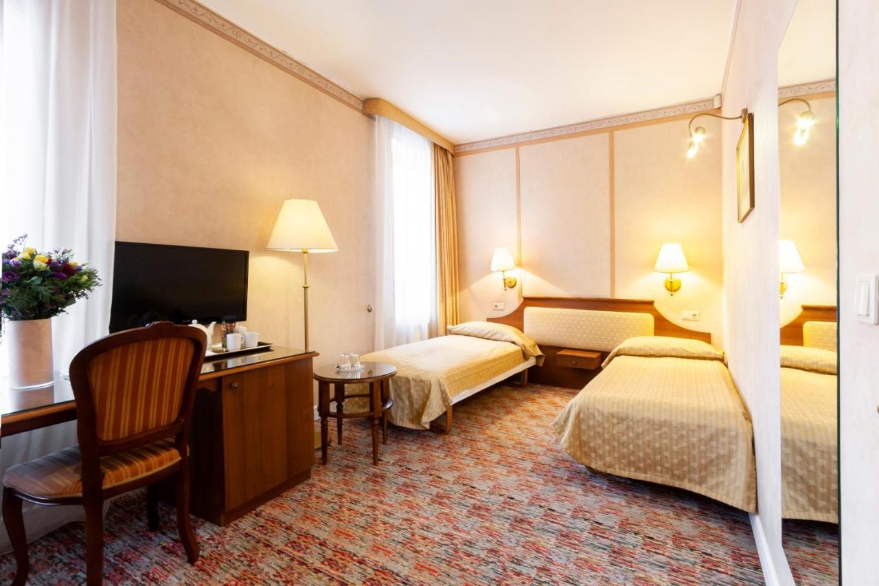 Story Inn Self Check-In Hotel Vilnius Bagian luar foto