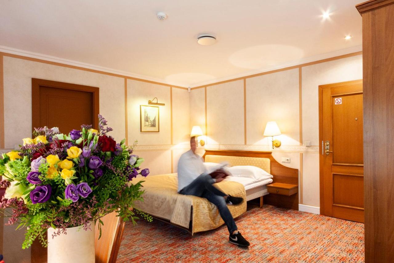 Story Inn Self Check-In Hotel Vilnius Bagian luar foto