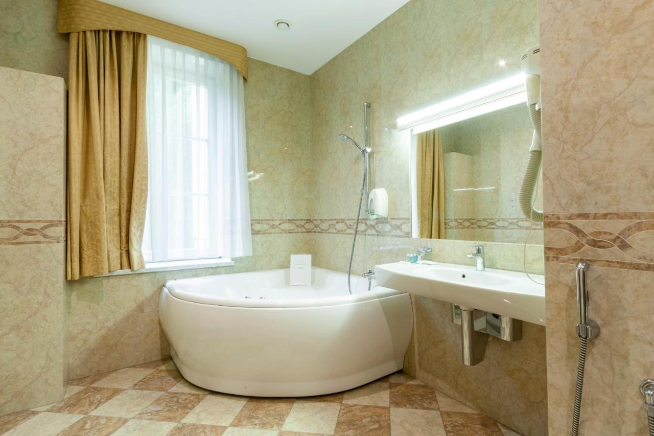 Story Inn Self Check-In Hotel Vilnius Bagian luar foto