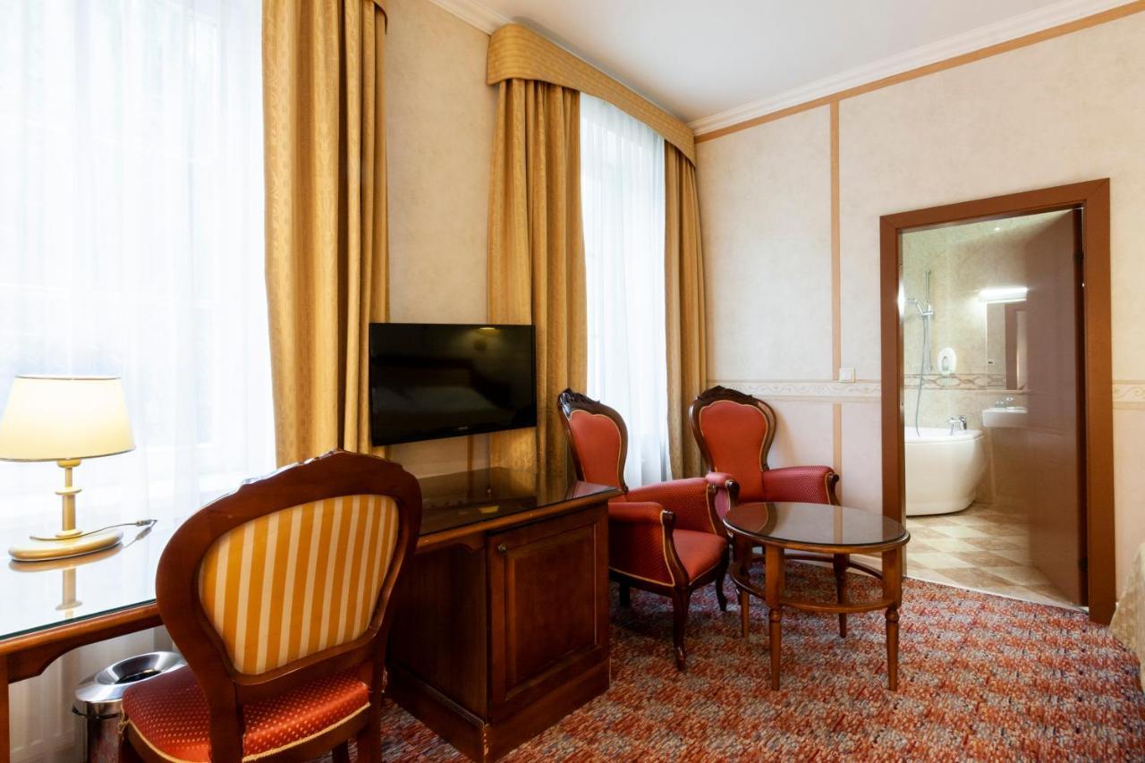 Story Inn Self Check-In Hotel Vilnius Bagian luar foto
