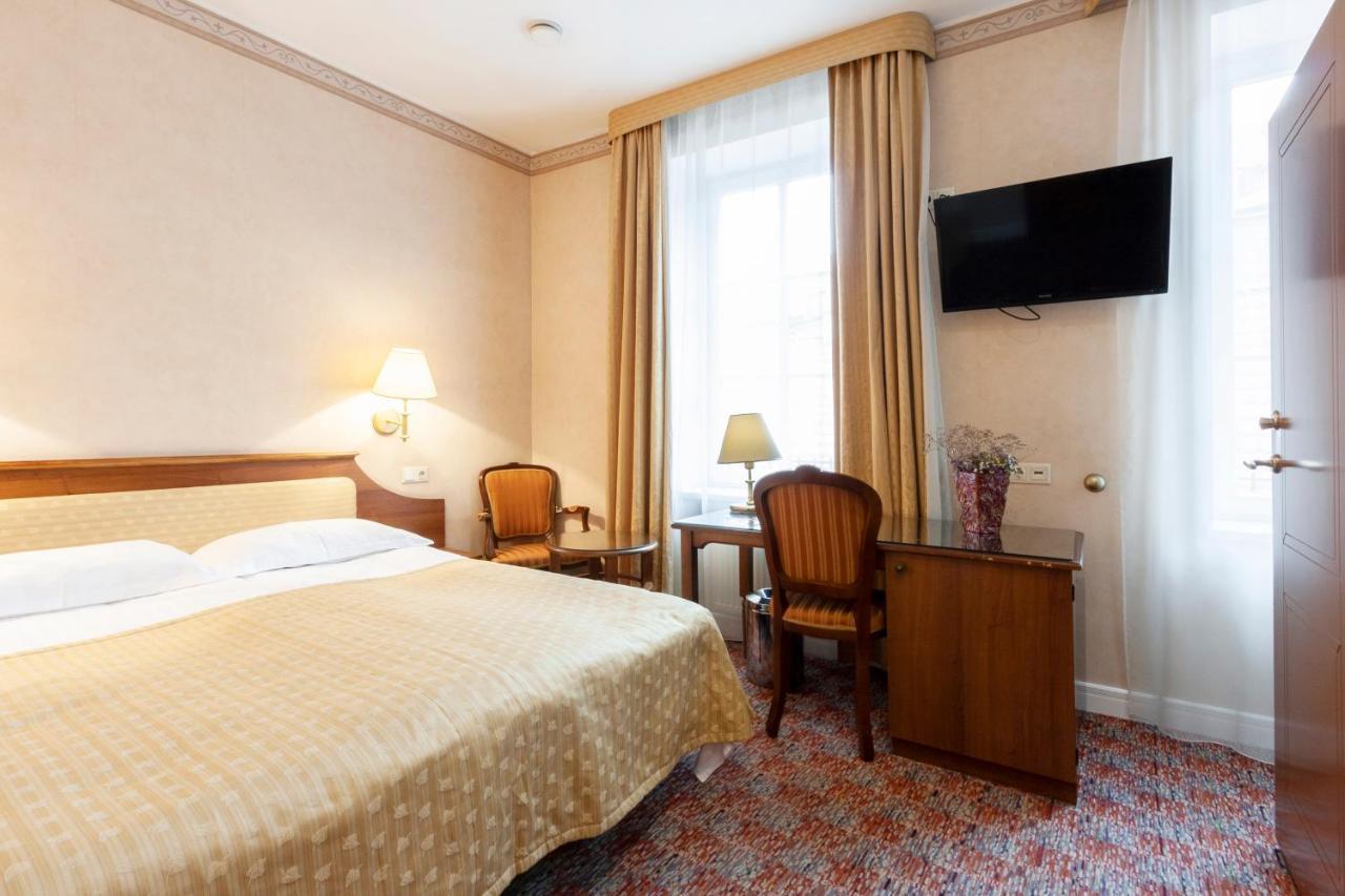 Story Inn Self Check-In Hotel Vilnius Bagian luar foto