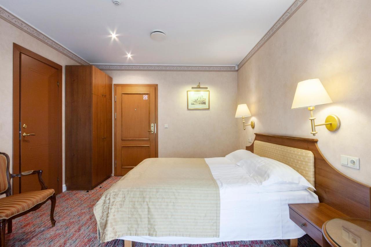 Story Inn Self Check-In Hotel Vilnius Bagian luar foto