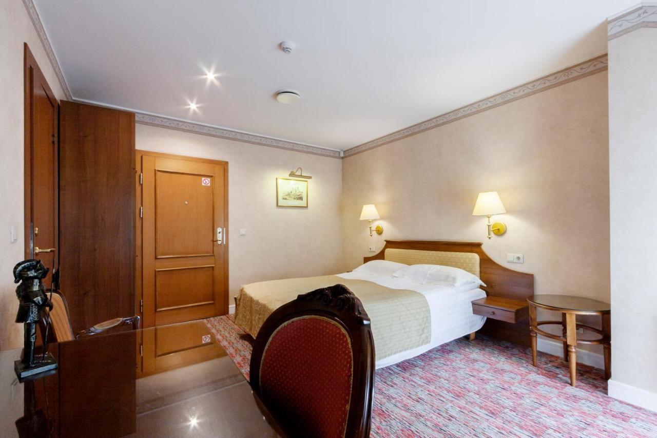 Story Inn Self Check-In Hotel Vilnius Bagian luar foto