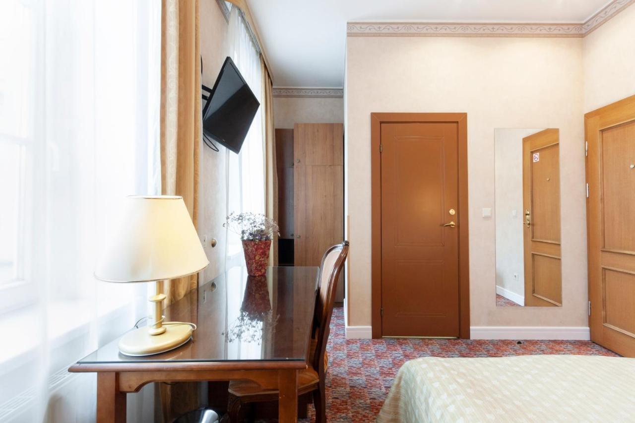 Story Inn Self Check-In Hotel Vilnius Bagian luar foto