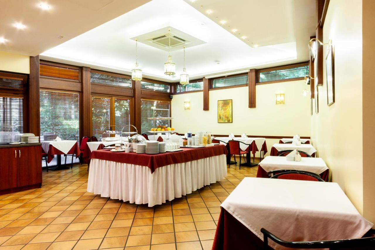 Story Inn Self Check-In Hotel Vilnius Bagian luar foto